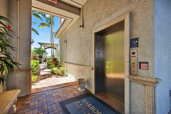 Stuart, FL 34994,275 NW Flagler AVE 204