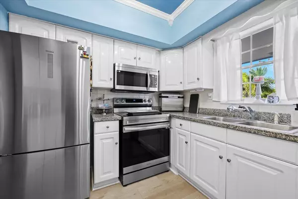 Lake Worth, FL 33462,169 Atlantis BLVD 304