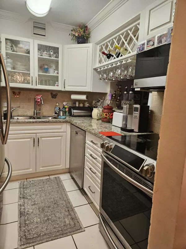 Deerfield Beach, FL 33442,164 Markham H 164