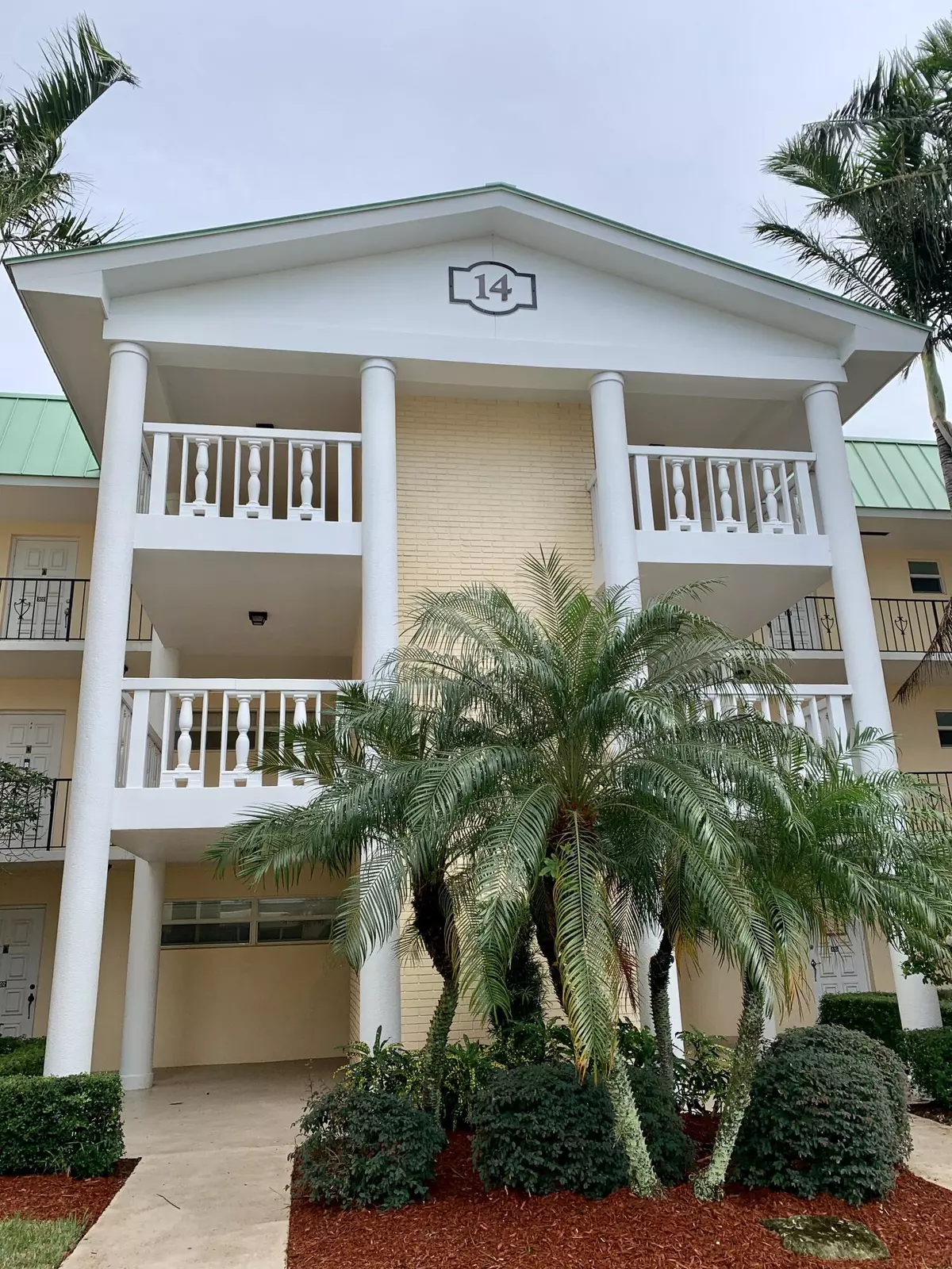 Boynton Beach, FL 33435,14 Colonial Club DR 301