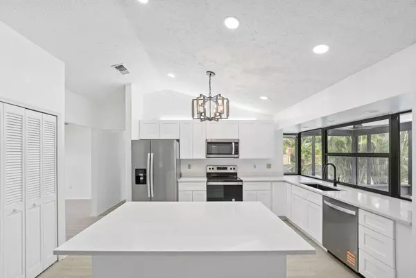 Fort Pierce, FL 34982,5810 Balsam DR