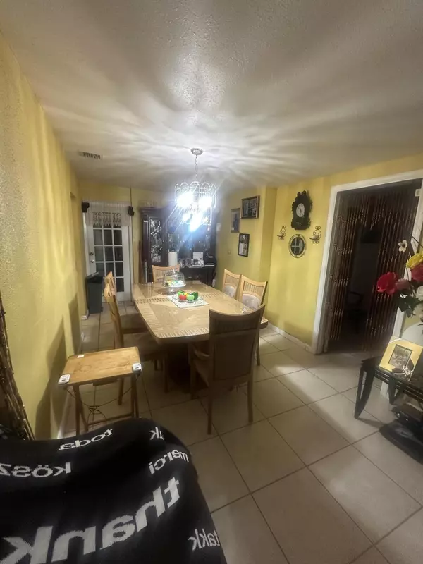 West Palm Beach, FL 33413,916 Caroline AVE