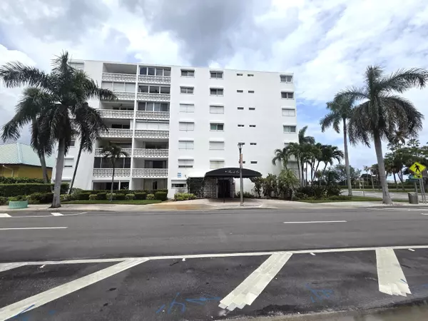 Lake Worth Beach, FL 33460,1 N Golfview RD 500