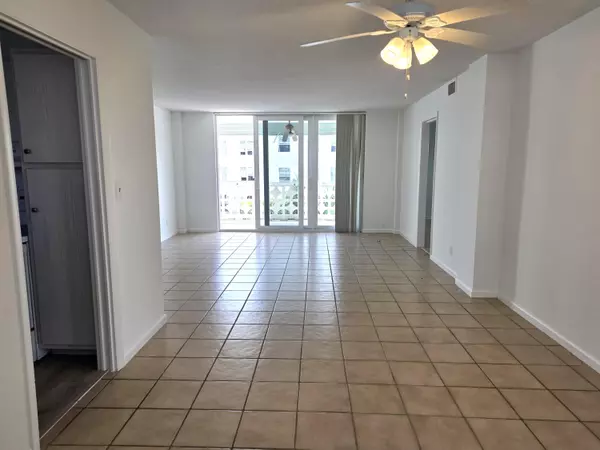 Lake Worth Beach, FL 33460,1 N Golfview RD 500