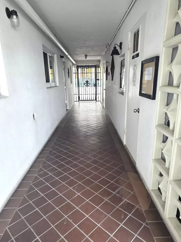 Lake Worth Beach, FL 33460,1 N Golfview RD 500