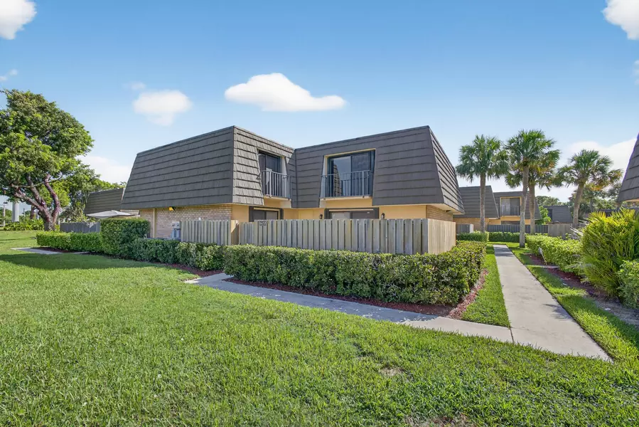 1622 16th WAY 77, West Palm Beach, FL 33407