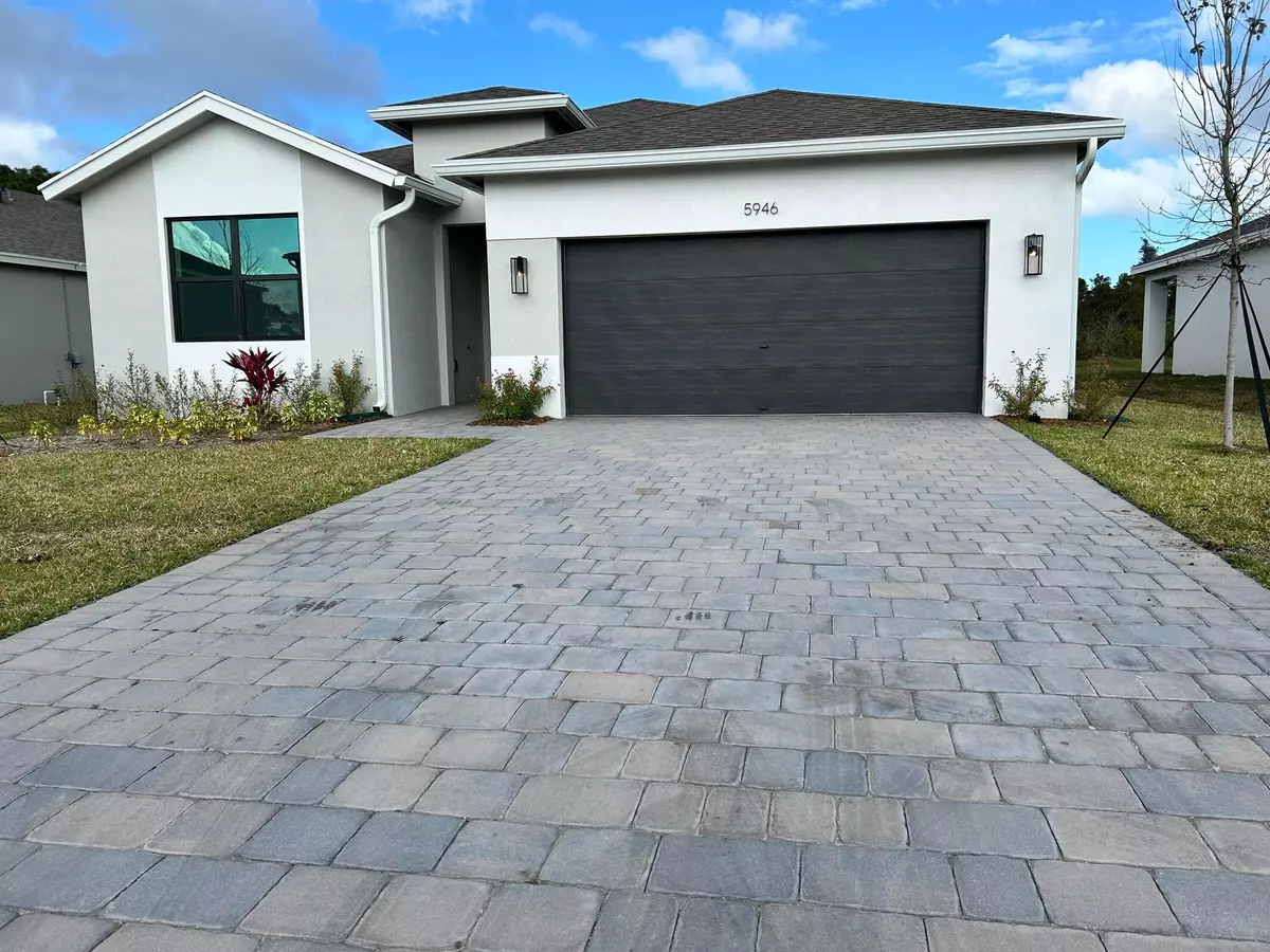 Stuart, FL 34997,5946 SE Sky Blue CIR