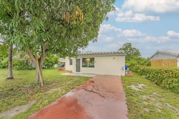 North Miami Beach, FL 33162,17570 NE 19th AVE