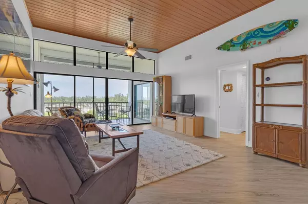 Fort Pierce, FL 34949,2400 S Ocean DR 7663