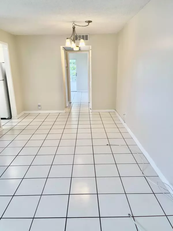 West Palm Beach, FL 33417,393 S Northampton 393