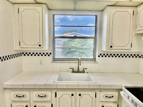 West Palm Beach, FL 33417,393 S Northampton 393