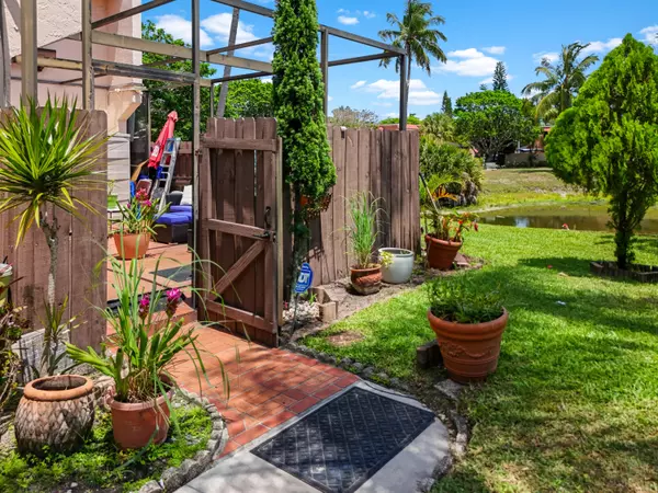 Greenacres, FL 33463,6254 Seven Springs BLVD C