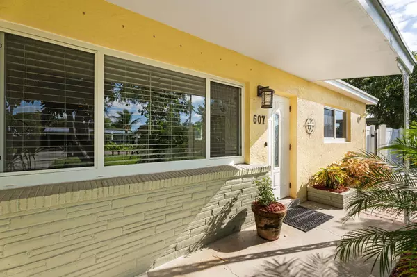 Lantana, FL 33462,607 W Perry ST