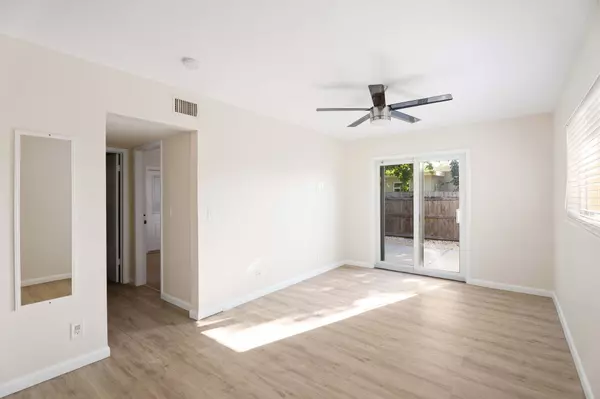 Lantana, FL 33462,607 W Perry ST