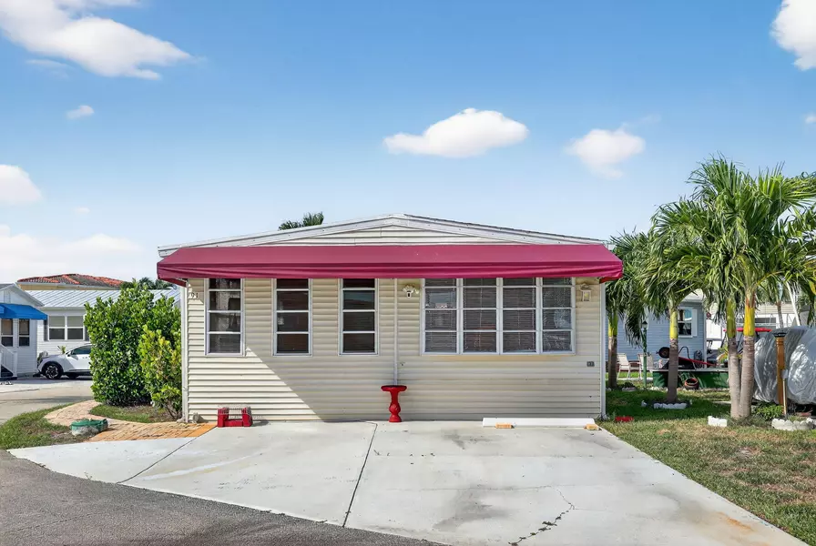 91 Nettles BLVD, Jensen Beach, FL 34957
