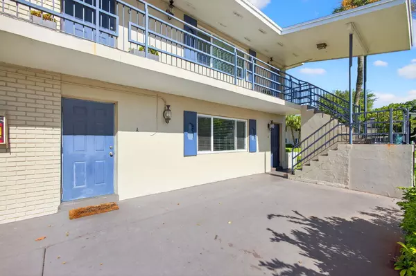 North Palm Beach, FL 33408,821 Lighthouse DR A