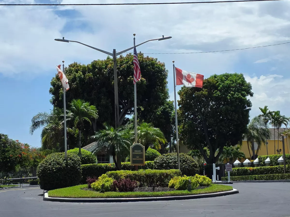 Hypoluxo, FL 33462,164 Waterside DR