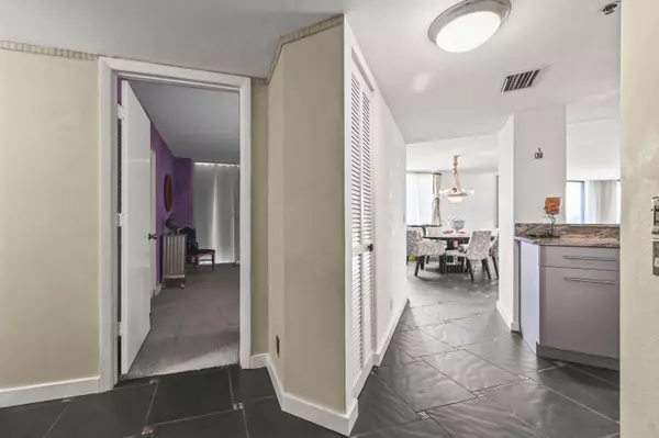 Fort Pierce, FL 34949,3120 N Highway A1a 201