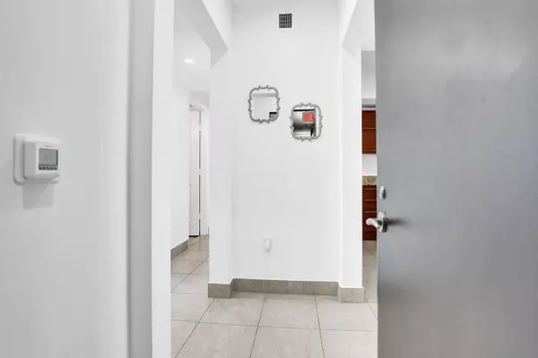 Sunrise, FL 33323,2641 N Flamingo Rd 2105n