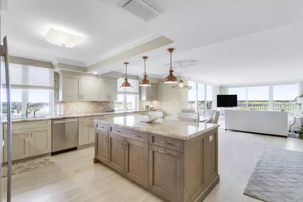 Tequesta, FL 33469,375 Beach RD 803