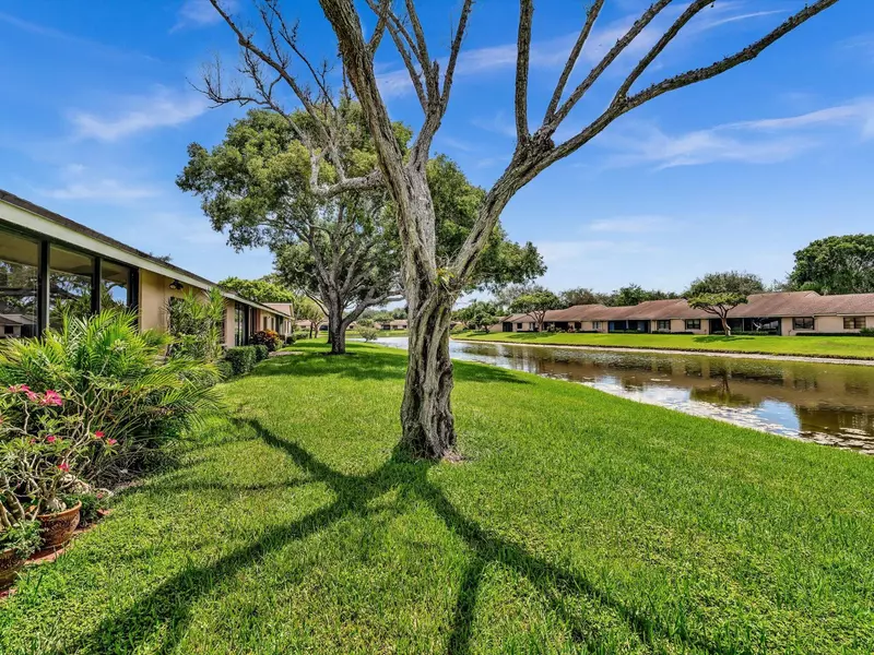 8318 Springlake DR, Boca Raton, FL 33496