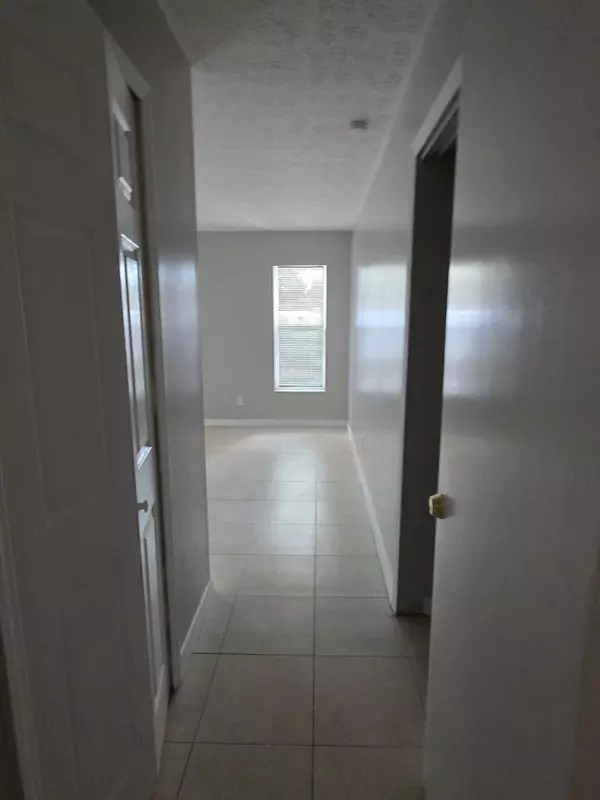Port Saint Lucie, FL 34953,986 SW North Globe AVE