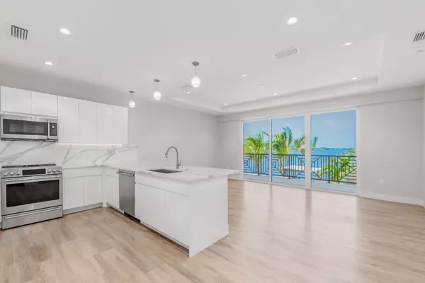 Stuart, FL 34994,41 SW Seminole ST 203