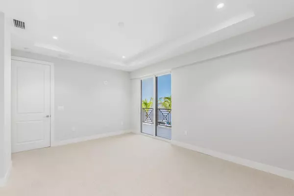 Stuart, FL 34994,41 SW Seminole ST 203