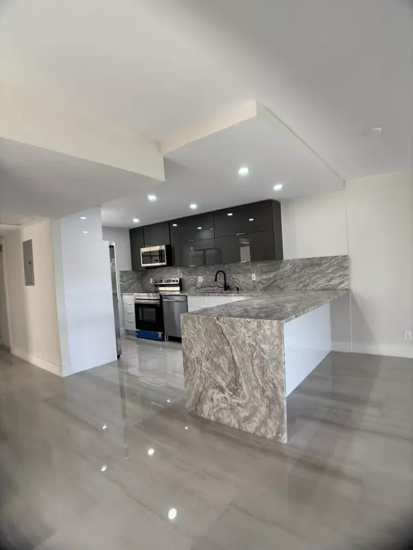 Pompano Beach, FL 33069,3960 Oaks Clubhouse DR 401