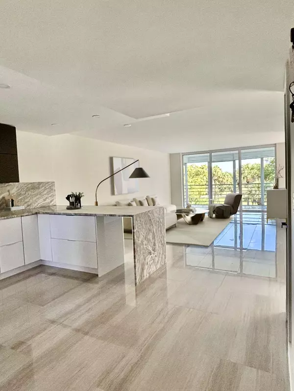 3960 Oaks Clubhouse DR 401, Pompano Beach, FL 33069