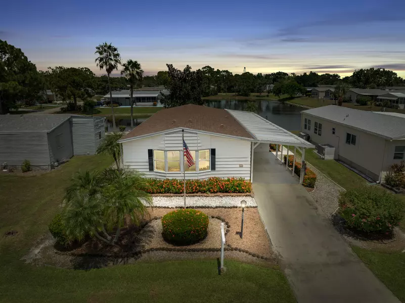 8228 Cinnamon LN, Port Saint Lucie, FL 34952