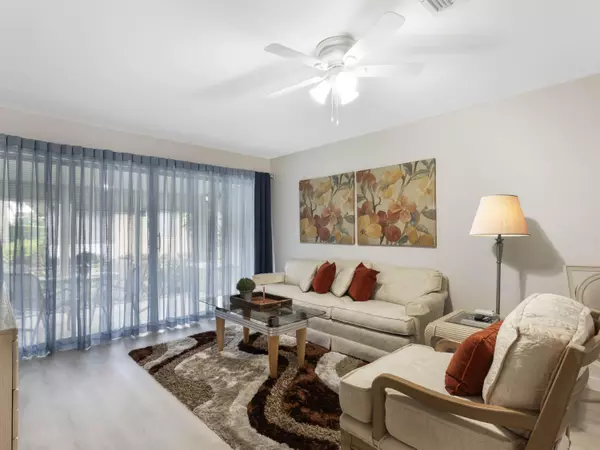 Delray Beach, FL 33445,725 Whippoorwill LN