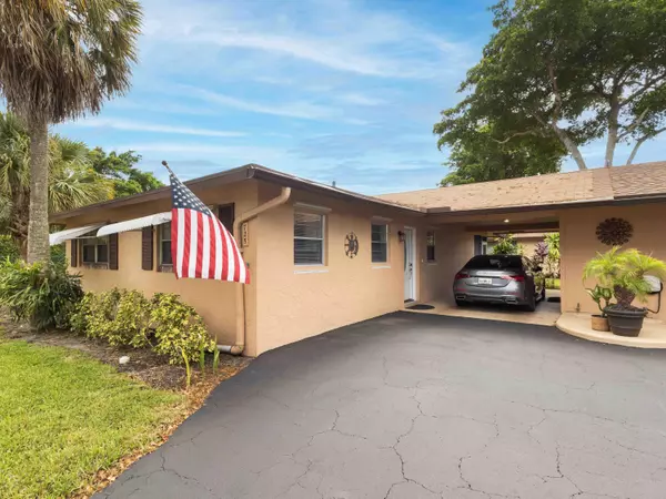 Delray Beach, FL 33445,725 Whippoorwill LN