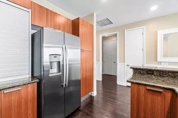 Riviera Beach, FL 33404,2650 Lake Shore DR 2403