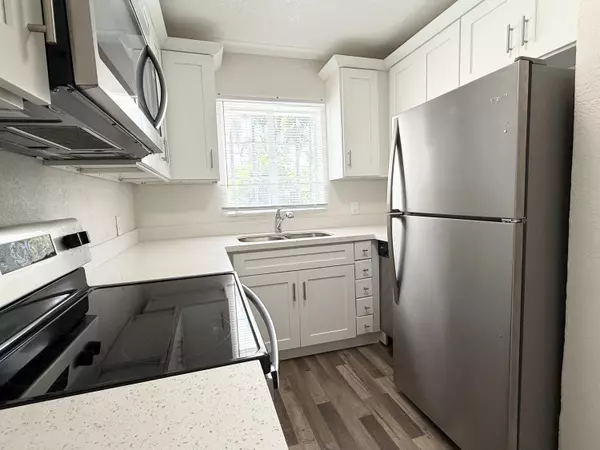 Lake Worth Beach, FL 33460,121 Auburn DR