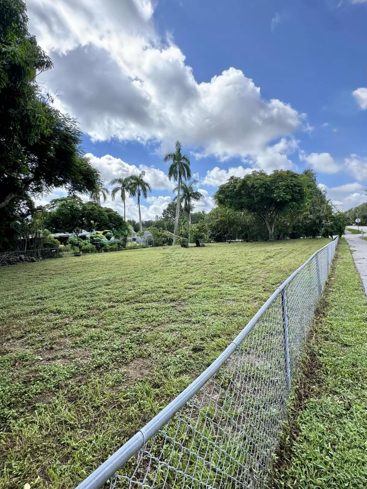 Delray Beach, FL 33484,5229 Sunrise BLVD