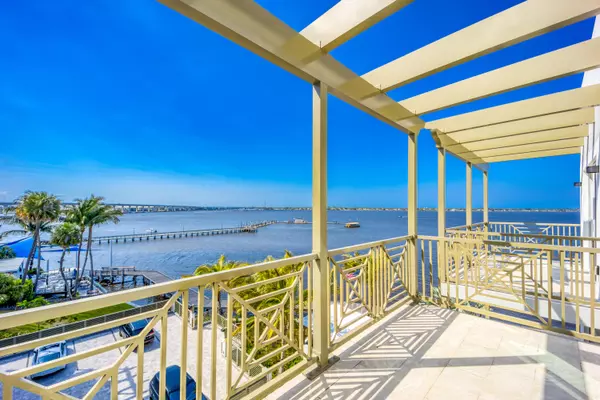 Stuart, FL 34994,41 SW Seminole ST 405
