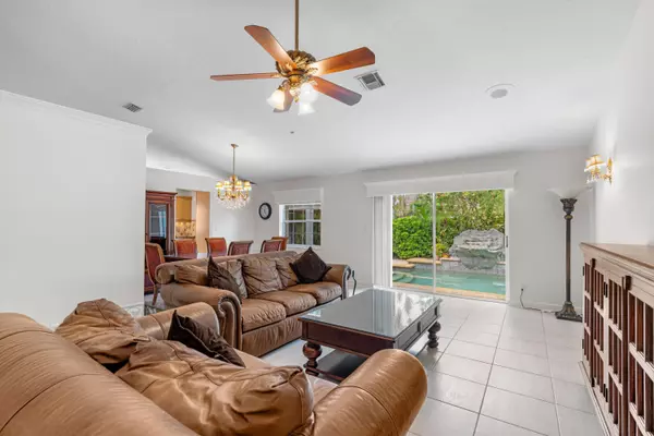 Boca Raton, FL 33487,7463 W Country Club BLVD