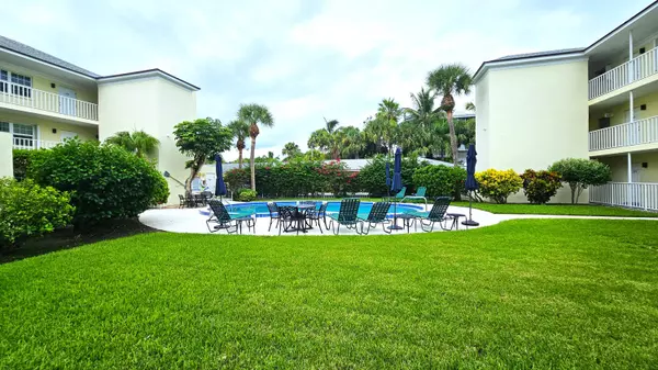 Vero Beach, FL 32963,1441 Ocean DR 201