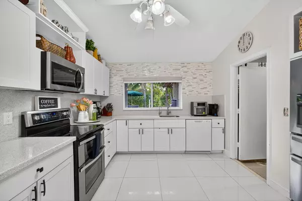 Loxahatchee, FL 33470,18852 N 50th ST