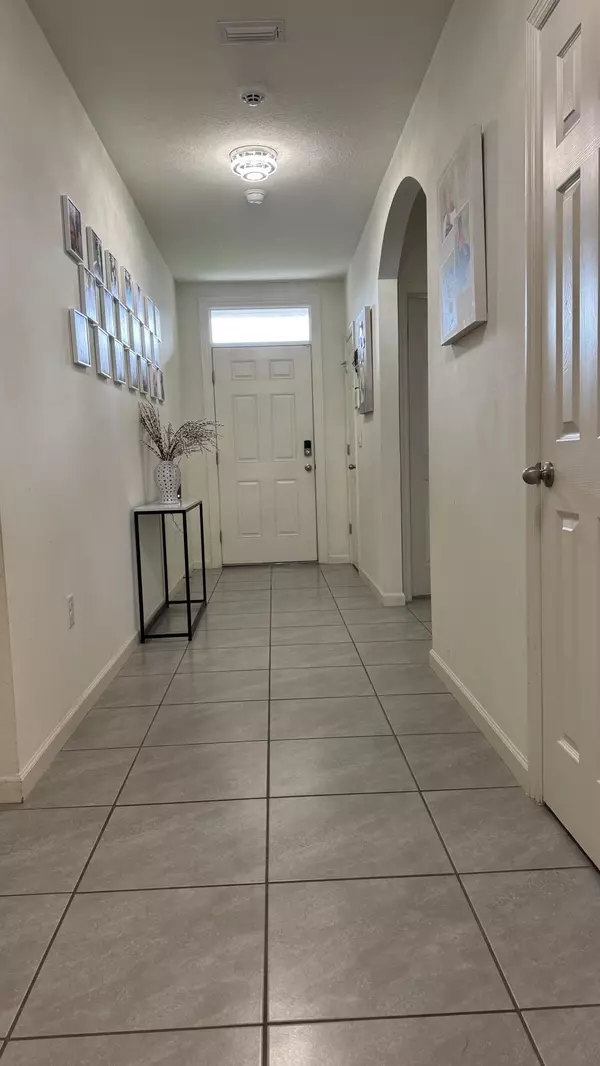 Port Saint Lucie, FL 34983,729 SW Lakehurst DR