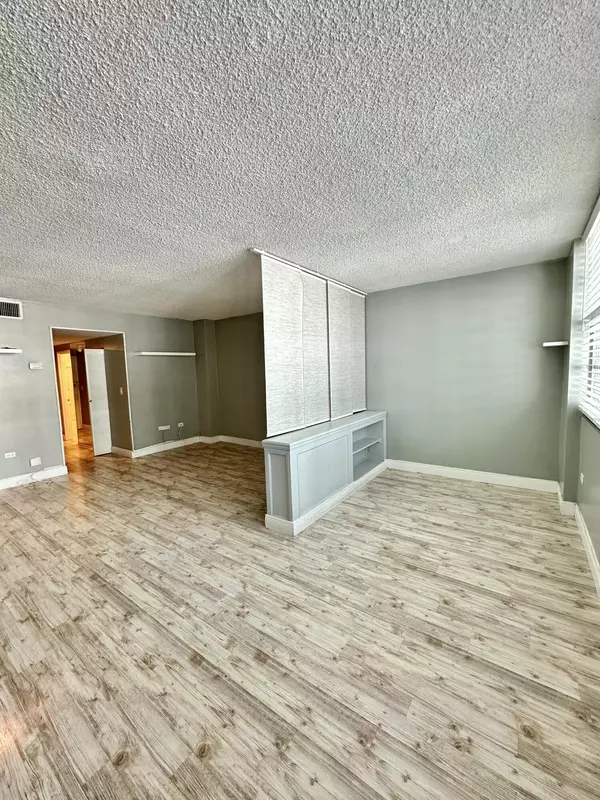 Miami, FL 33131,905 Brickell Bay DR 1223