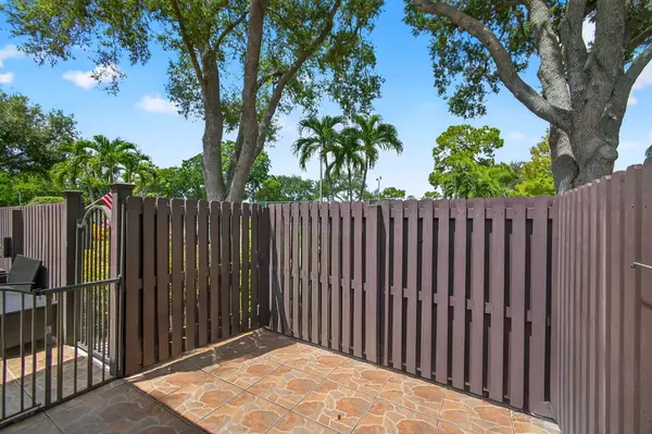 Greenacres, FL 33415,606 Sea Pine WAY B