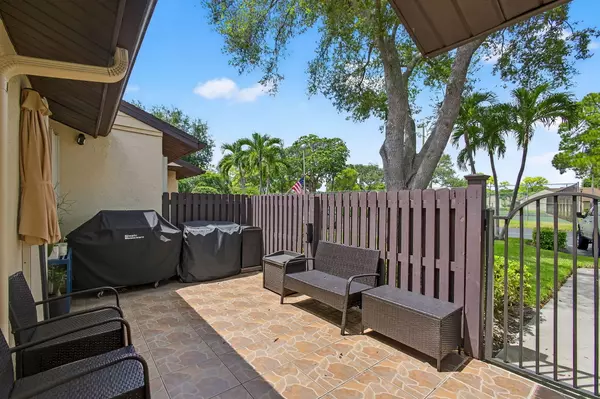 Greenacres, FL 33415,606 Sea Pine WAY B