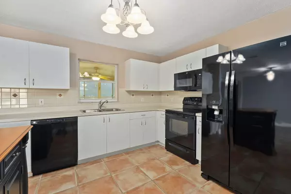 Fort Pierce, FL 34982,5707 Thatch PL