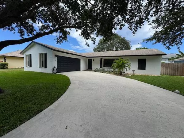 4392 Colette DR, Tequesta, FL 33469