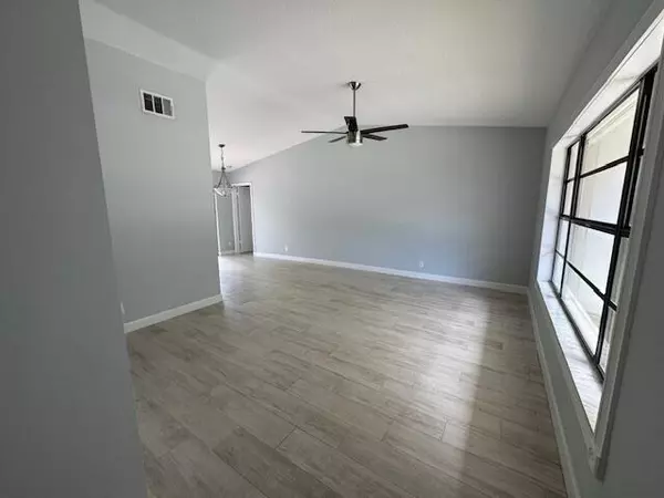 Tequesta, FL 33469,4392 Colette DR