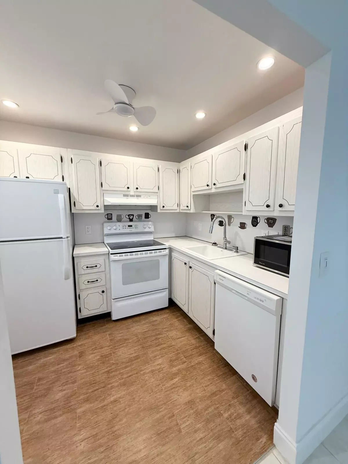 Delray Beach, FL 33446,186 Valencia H