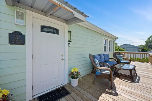 Stuart, FL 34996,909 SE Hibiscus AVE