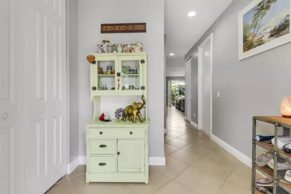 Royal Palm Beach, FL 33411,102 Via Emilia